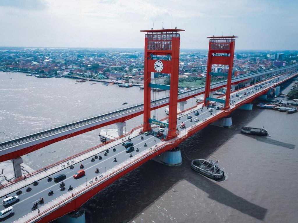 Oyo 142 ホテル アル フルコン シャリアー パレンバン エクステリア 写真